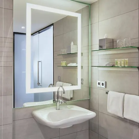 Otel Courtyard By Marriott Oberpfaffenhofen Munich South Gilching